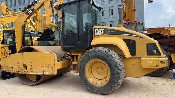 Αρχικό χρώμα Χρησιμοποιούμενη Caterpillar CS-683E Single Drum Road Roller Σε εξαιρετική κατάσταση