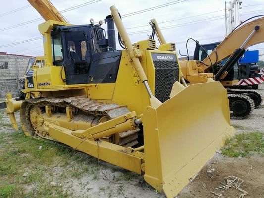 Το Komatsu D85EX-15 Dozer είναι ένα μεταχειρισμένο καραβάκι που είναι τοποθετημένο με υδραυλικό σχοινί.