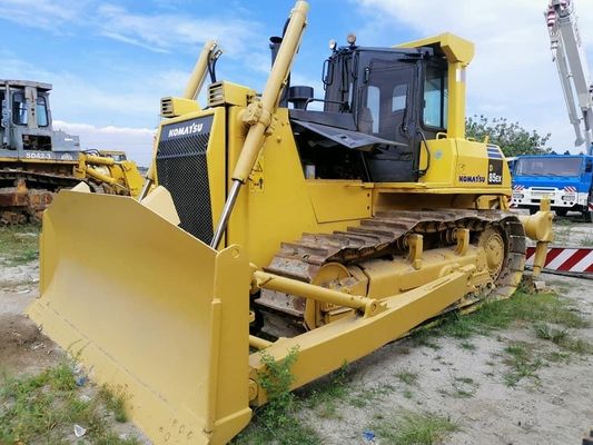 Το Komatsu D85EX-15 Dozer είναι ένα μεταχειρισμένο καραβάκι που είναι τοποθετημένο με υδραυλικό σχοινί.