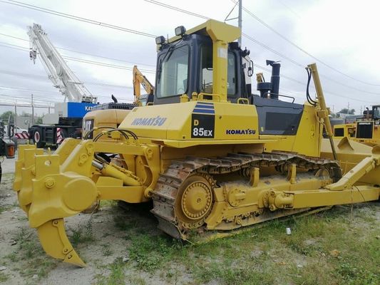 Το Komatsu D85EX-15 Dozer είναι ένα μεταχειρισμένο καραβάκι που είναι τοποθετημένο με υδραυλικό σχοινί.