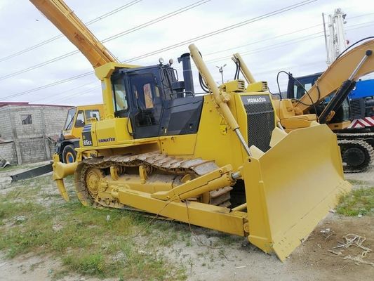 Το Komatsu D85EX-15 Dozer είναι ένα μεταχειρισμένο καραβάκι που είναι τοποθετημένο με υδραυλικό σχοινί.