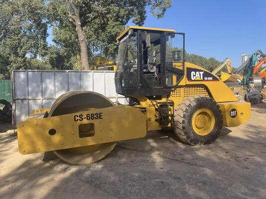 Αρχική Ιαπωνία Χρησιμοποιήθηκε Caterpillar CS-683E Single Drum Road Roller Σε εξαιρετική κατάσταση