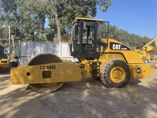 Αρχική Ιαπωνία Χρησιμοποιήθηκε Caterpillar CS-683E Single Drum Road Roller Σε εξαιρετική κατάσταση